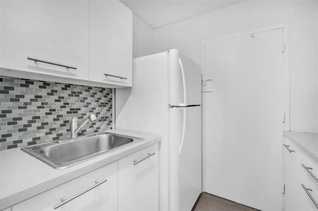 5313 Collins Ave 204, Miami Beach, FL 33140