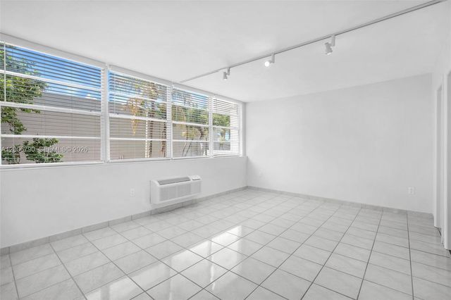 5313 Collins Ave 204, Miami Beach, FL 33140