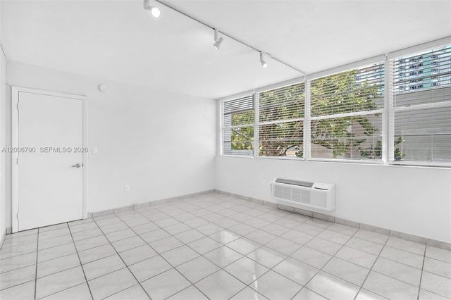 5313 Collins Ave 204, Miami Beach, FL 33140