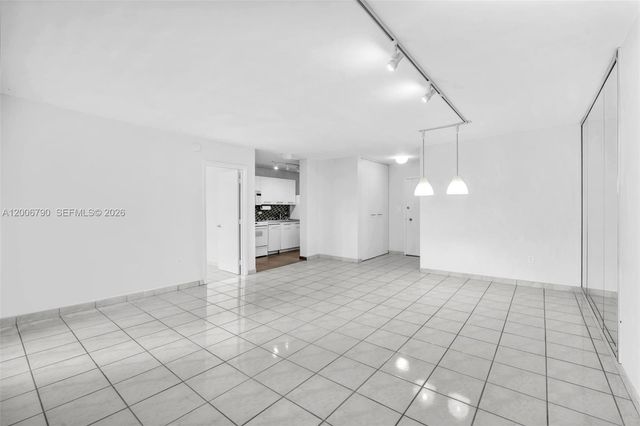 5313 Collins Ave 204, Miami Beach, FL 33140