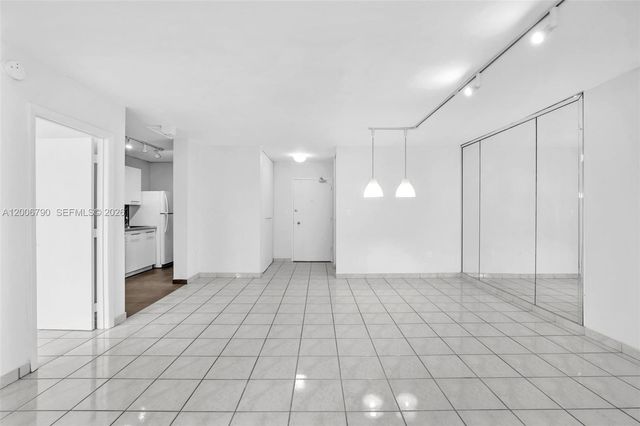 5313 Collins Ave 204, Miami Beach, FL 33140