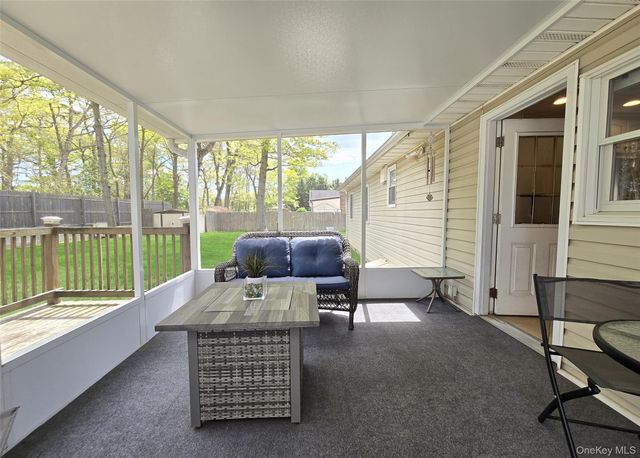 33 Pleasure Avenue, Ronkonkoma, NY 11779