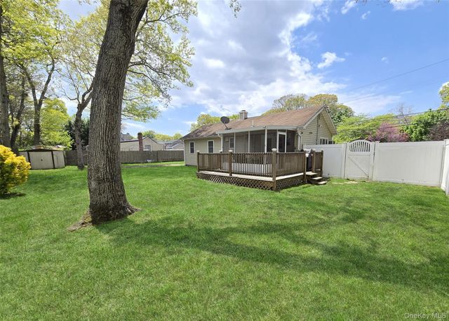 33 Pleasure Avenue, Ronkonkoma, NY 11779