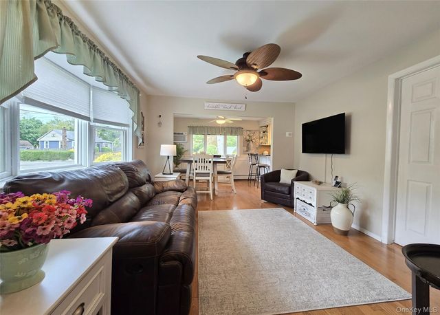 33 Pleasure Avenue, Ronkonkoma, NY 11779