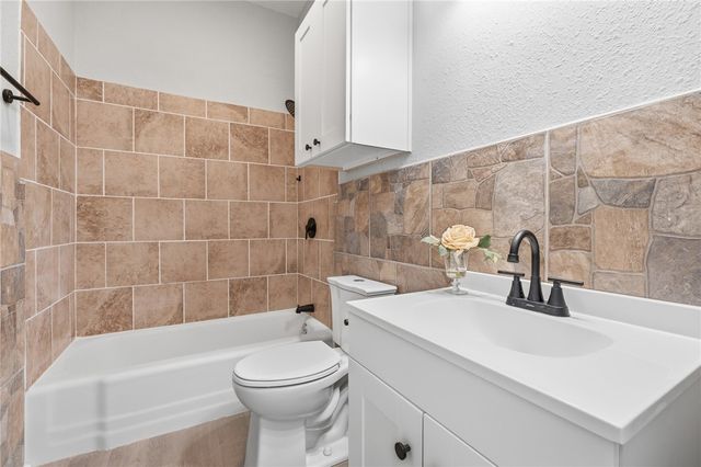 944 S Lamont St, Aransas Pass, TX 78336