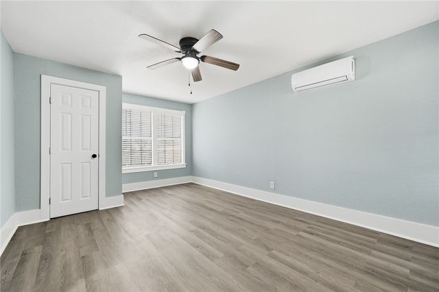 944 S Lamont St, Aransas Pass, TX 78336