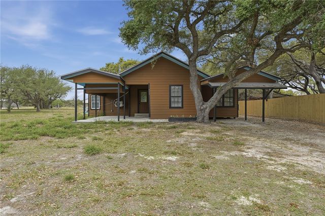 944 S Lamont St, Aransas Pass, TX 78336