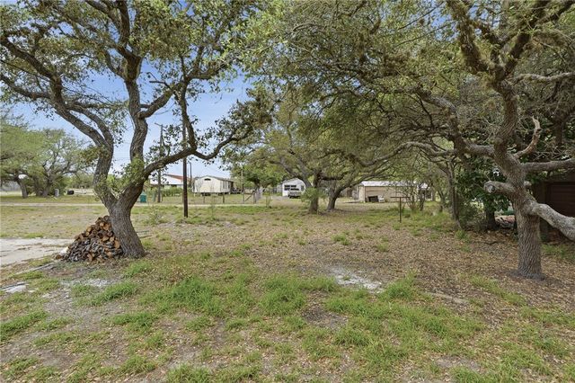 944 S Lamont St, Aransas Pass, TX 78336