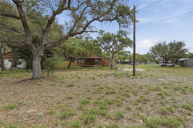 944 S Lamont St, Aransas Pass, TX 78336
