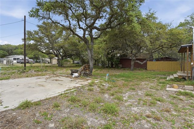 944 S Lamont St, Aransas Pass, TX 78336
