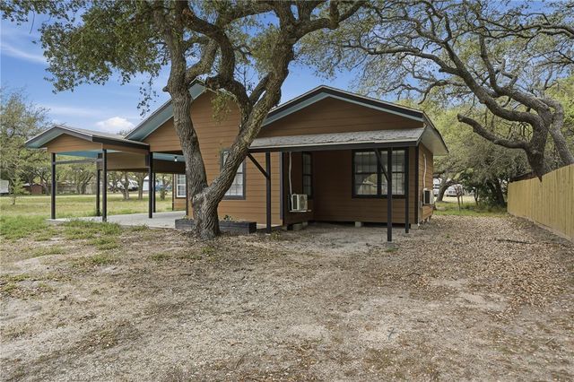 944 S Lamont St, Aransas Pass, TX 78336