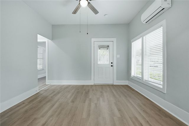 944 S Lamont St, Aransas Pass, TX 78336