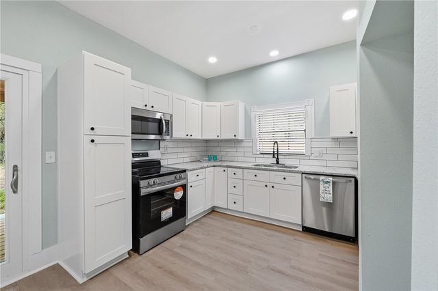 944 S Lamont St, Aransas Pass, TX 78336