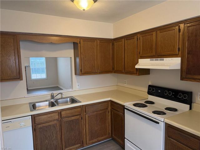 1072 Casanova DR, Virginia Beach, VA 23454