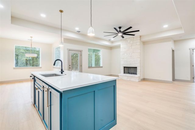 8 Huisache LN, Wimberley, TX 78676