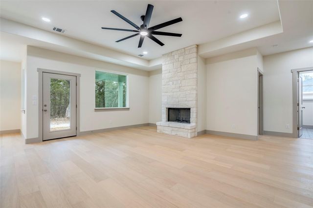 8 Huisache LN, Wimberley, TX 78676