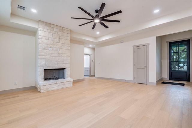 8 Huisache LN, Wimberley, TX 78676