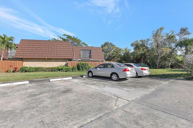 5852 SE Riverboat Drive 321, Stuart, FL 34997