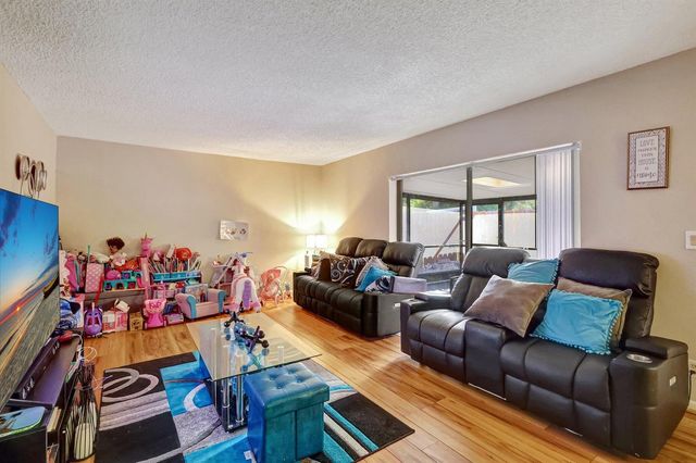 5852 SE Riverboat Drive 321, Stuart, FL 34997