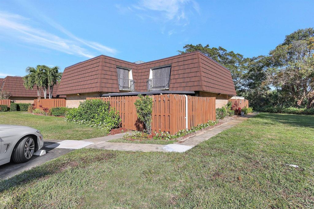 5852 SE Riverboat Drive 321, Stuart, FL 34997