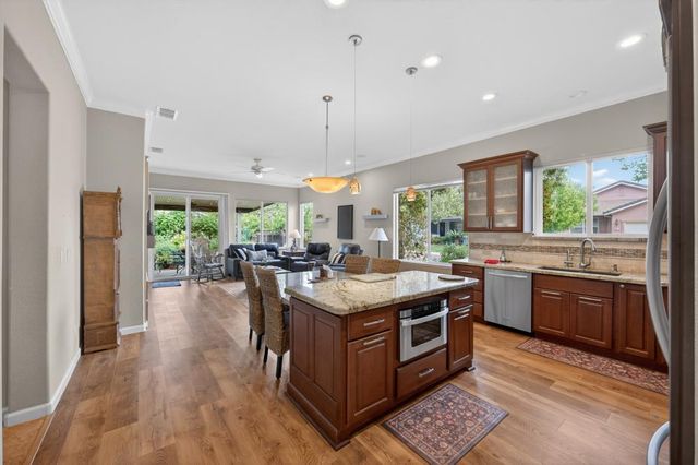 1817 Titian Ct, Davis, CA 95618