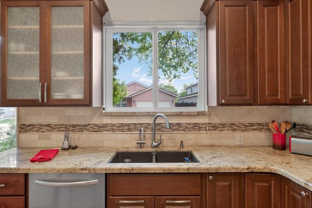 1817 Titian Ct, Davis, CA 95618