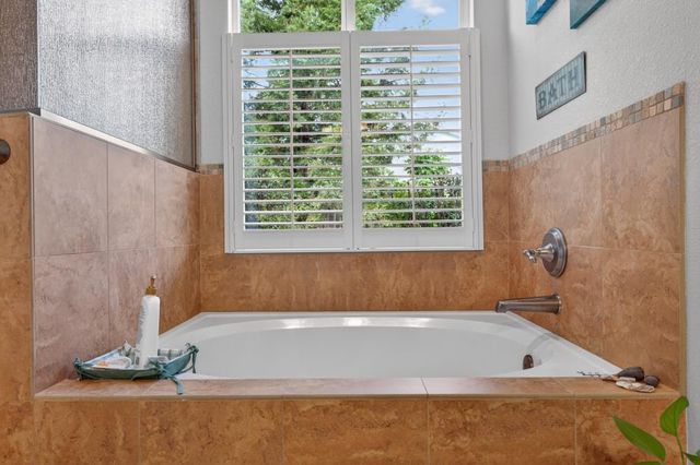 1817 Titian Ct, Davis, CA 95618