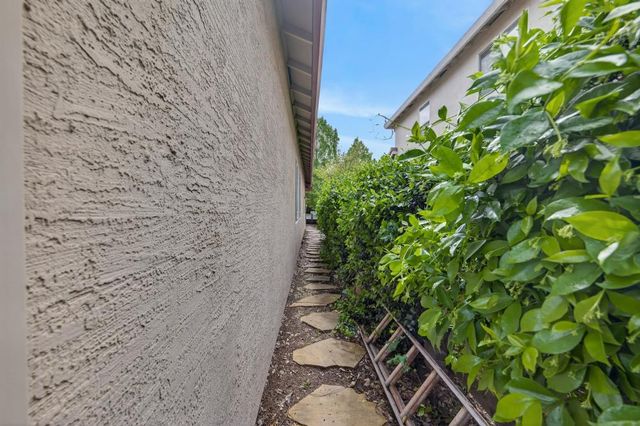 1817 Titian Ct, Davis, CA 95618