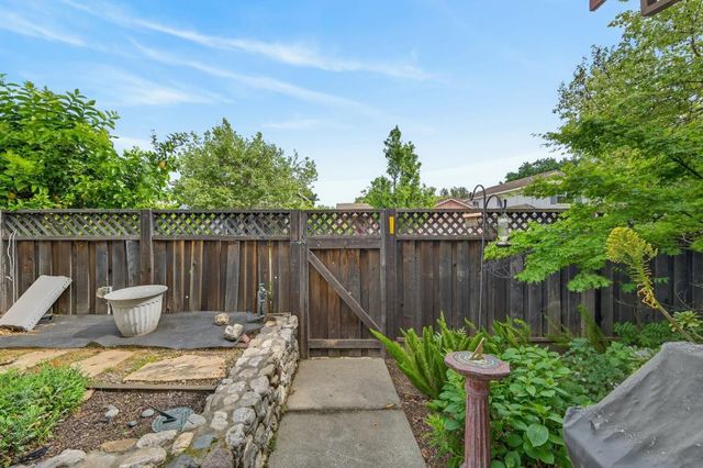 1817 Titian Ct, Davis, CA 95618