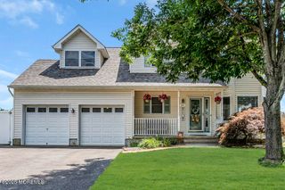 85 Mapletree Road, Toms River, NJ 08753