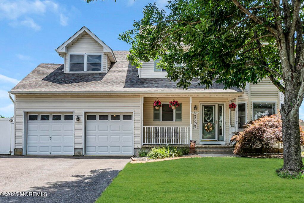 85 Mapletree Road, Toms River, NJ 08753