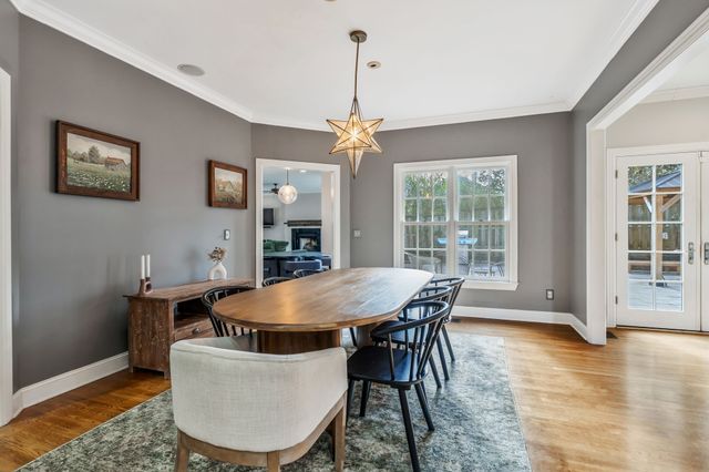 1207 Grandview Dr, Nashville, TN 37215