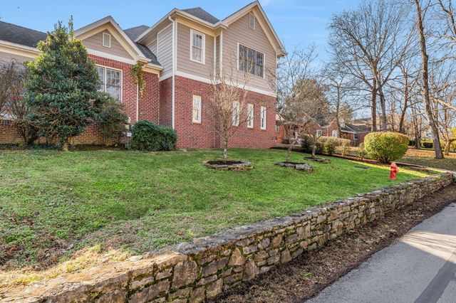 1207 Grandview Dr, Nashville, TN 37215