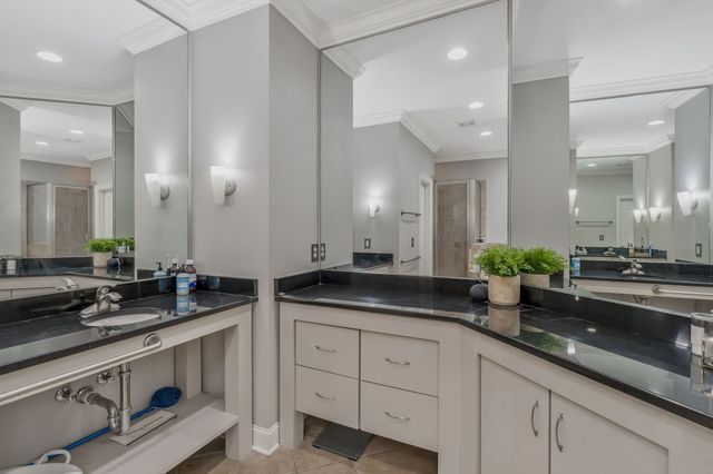 1207 Grandview Dr, Nashville, TN 37215