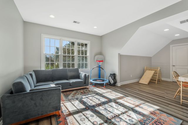 1207 Grandview Dr, Nashville, TN 37215