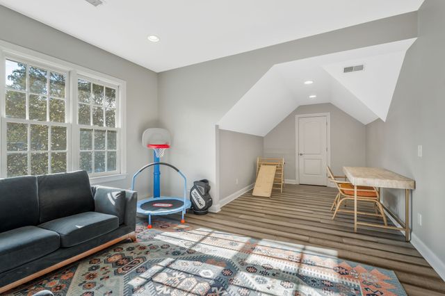 1207 Grandview Dr, Nashville, TN 37215