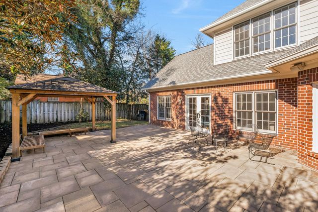 1207 Grandview Dr, Nashville, TN 37215