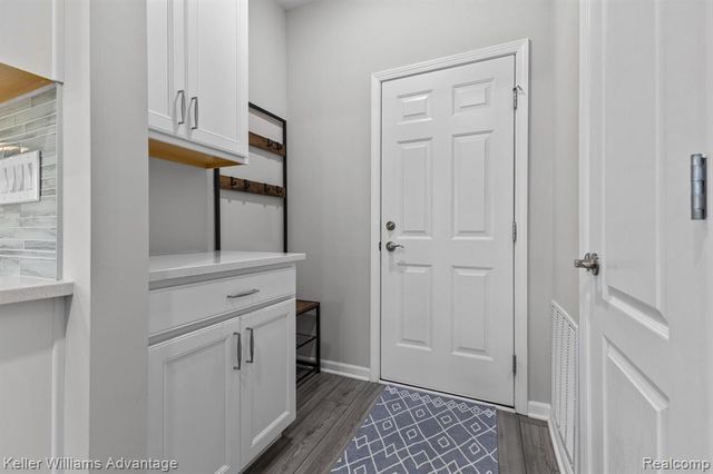 836 Addison Circle, Walled Lake, MI 48390