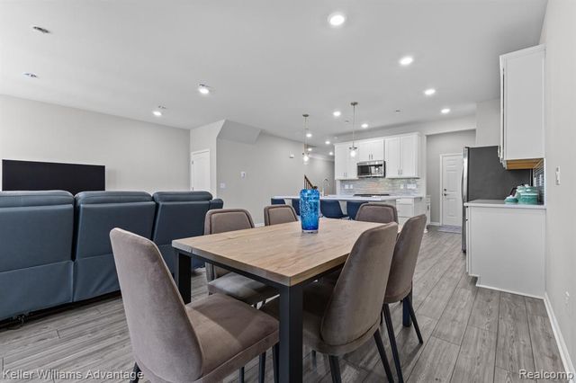 836 Addison Circle, Walled Lake, MI 48390