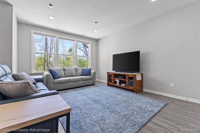 836 Addison Circle, Walled Lake, MI 48390