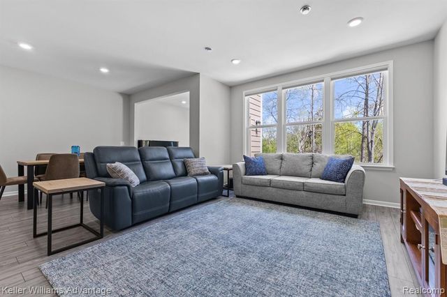 836 Addison Circle, Walled Lake, MI 48390