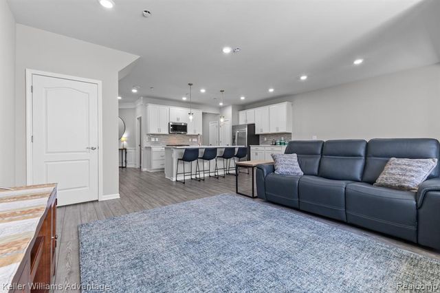 836 Addison Circle, Walled Lake, MI 48390