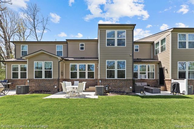 836 Addison Circle, Walled Lake, MI 48390