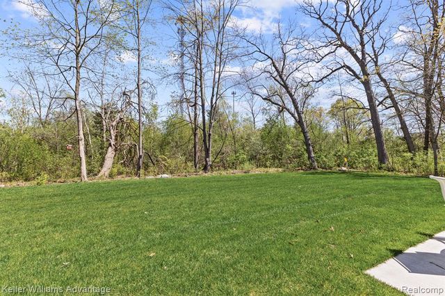 836 Addison Circle, Walled Lake, MI 48390