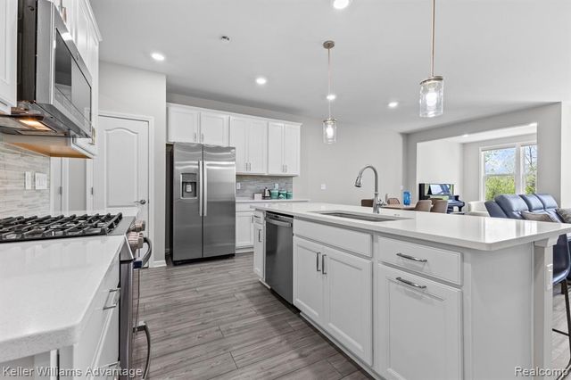 836 Addison Circle, Walled Lake, MI 48390