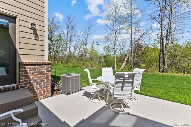 836 Addison Circle, Walled Lake, MI 48390
