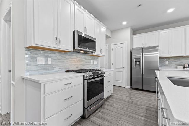 836 Addison Circle, Walled Lake, MI 48390