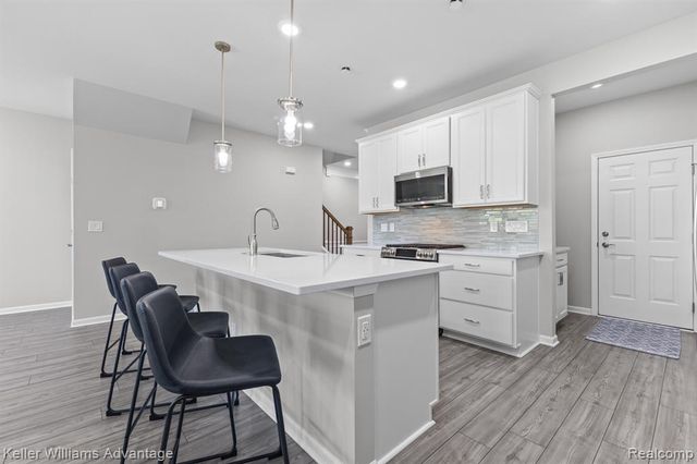 836 Addison Circle, Walled Lake, MI 48390