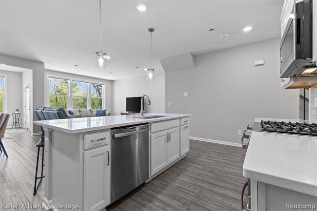 836 Addison Circle, Walled Lake, MI 48390