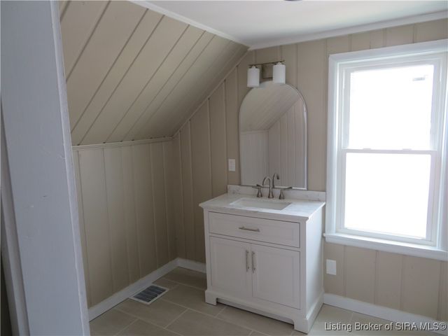 1713 Twin Oaks Drive, New Albany, IN 47150